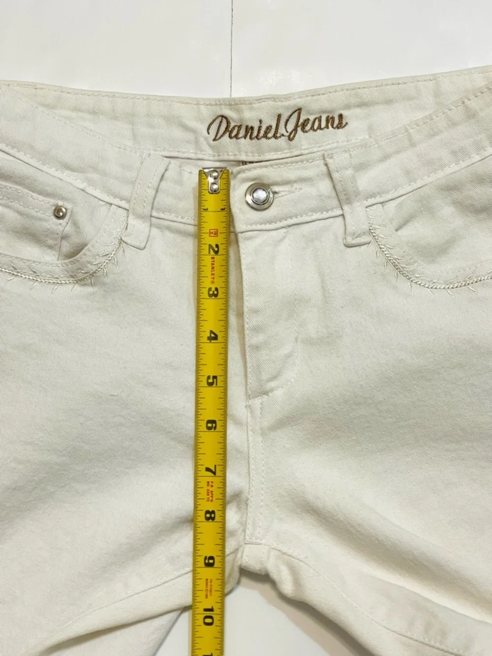 Vintage Y2K Daniel Embroidered Cropped Leg White Jeans Size 6